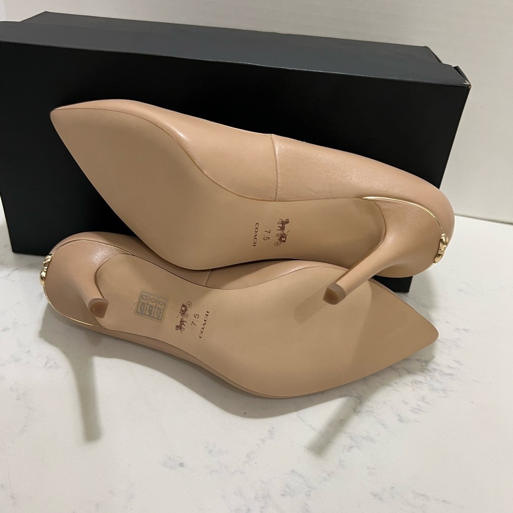Coach Tan Stiletto Heels Pointed Toe - Picture 9 of 9